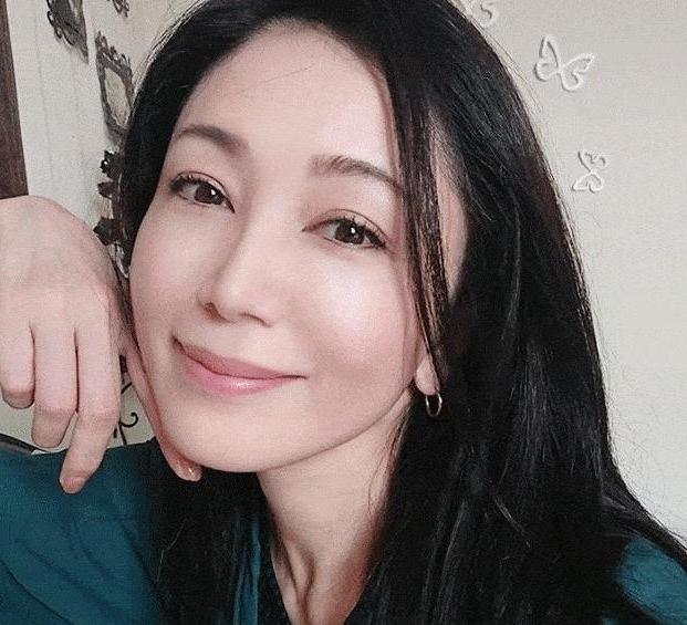 日本52岁阿姨,保有20岁的容貌,这项运动曾助力她拿下选美冠军