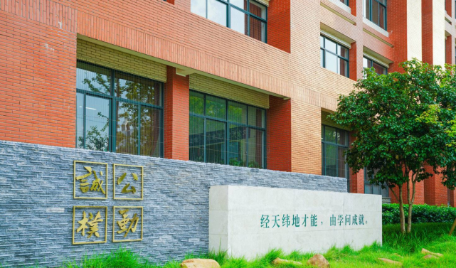 湖南省的長郡中學和雅禮中學哪所學校更厲害在全國排在第幾位