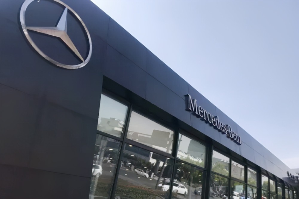 首先是可以拨打汽车品牌厂家的官方400电话,因为4s店是受制于厂家