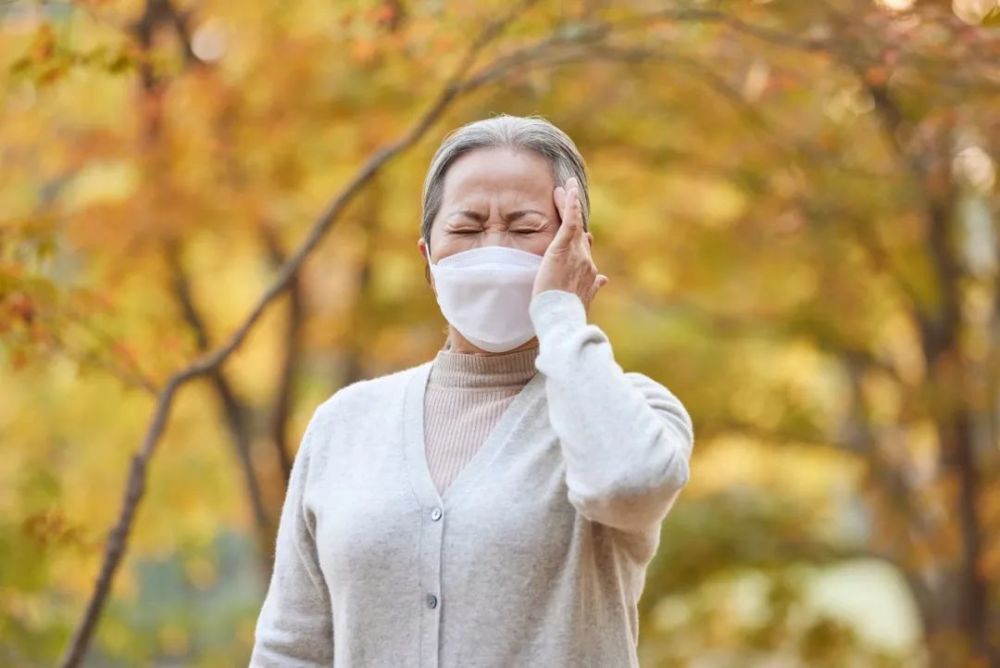 阿尔茨海默病|阿尔茨海默症患者家属亲述：她五年没冲过厕所，每天和我们吵架