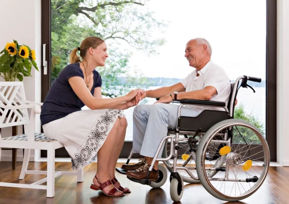 阿尔茨海默病|阿尔茨海默症患者家属亲述：她五年没冲过厕所，每天和我们吵架