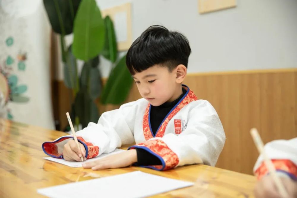 要练字来大千少儿硬笔书法公益课程预约中