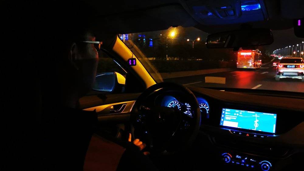 醉酒乘客吐脏车,收取清理费成了网约车司机们面临的难题