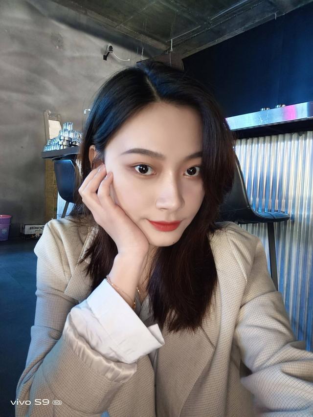 想成为朋友圈最靓的仔用vivos9打造质感自拍