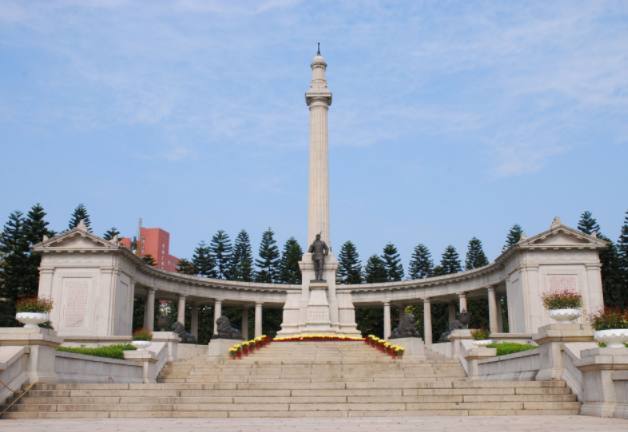 张震说过,我们之所以能活下来,靠的是无数流血牺牲的先烈,所以,我们要