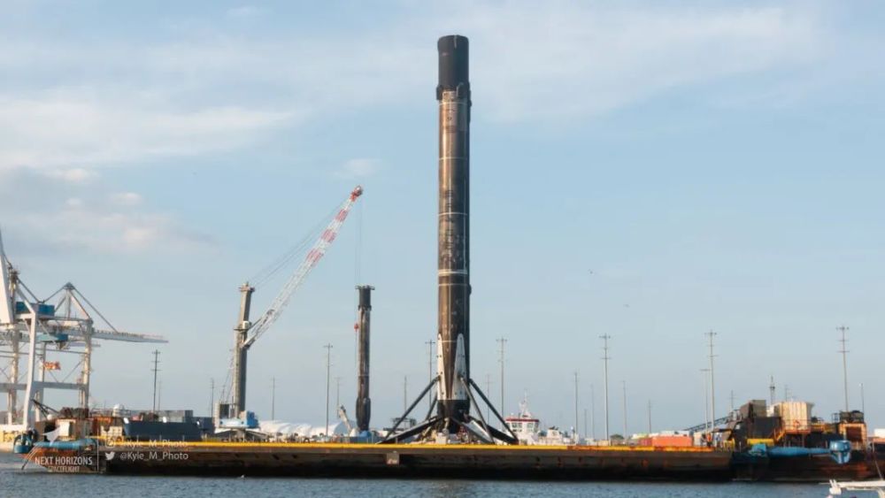 spacex|刚刚，SpaceX九手火箭顺利回港！上演双箭同框