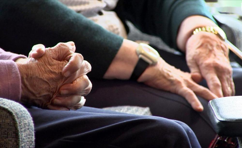 敬老院护工:丁克族是最底层,有钱有势不如性格幽默