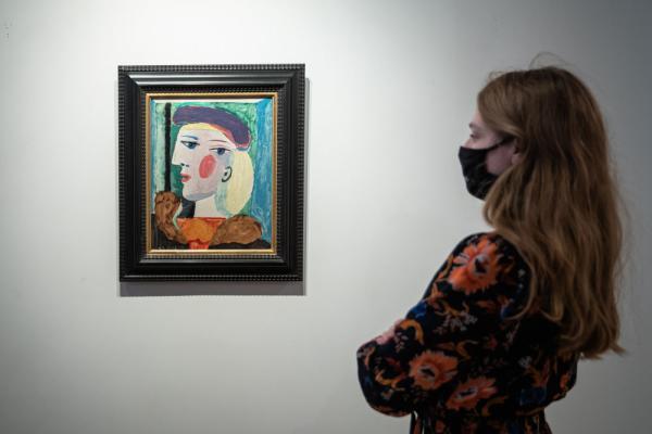 毕加索名作戴淡紫色贝雷帽的女子将在纽约被拍卖
