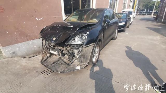 150多万的保时捷撞得面目全非 保险公司赔的只够修捷达 腾讯新闻