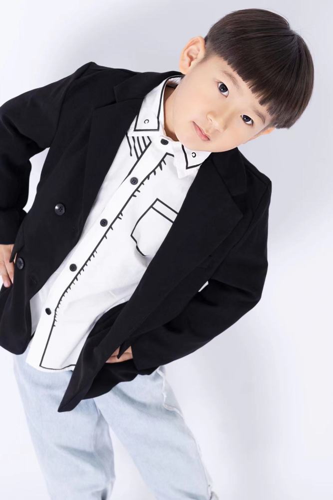 六岁小演员翌宸 定档《东方少年志》剧组_腾讯新闻