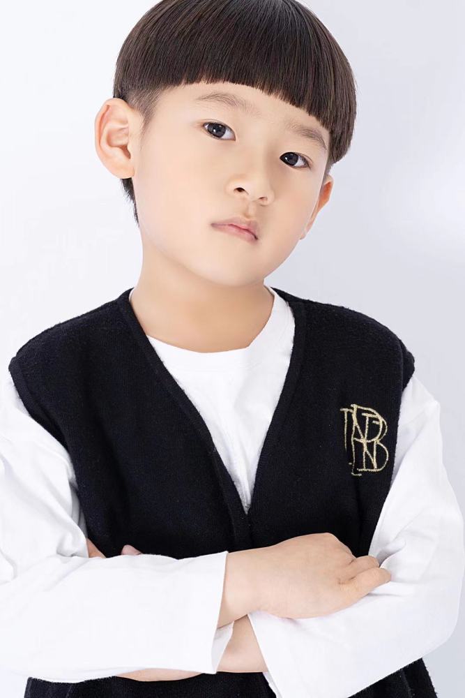 六岁小演员翌宸 定档《东方少年志》剧组_腾讯新闻