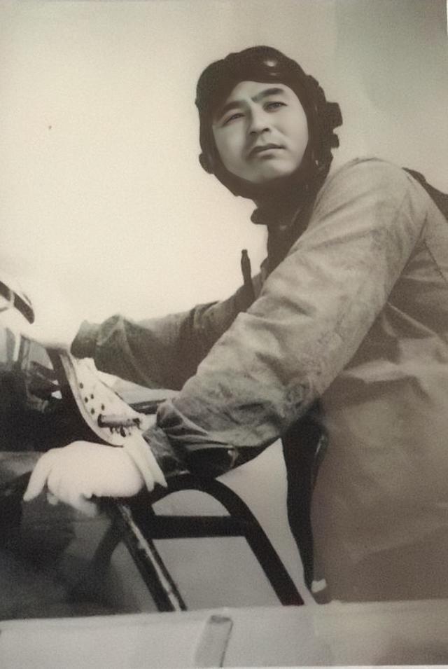 1950年高翔入选了当时的空军预科总队,开始在解放军第六航校学习