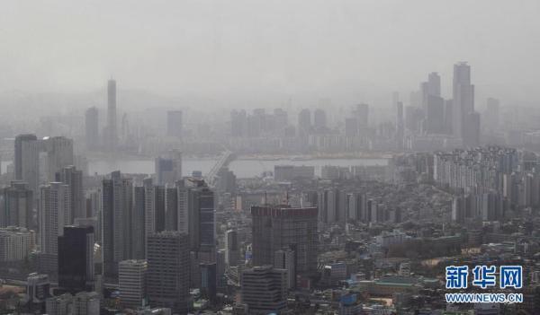 韩国首尔遭遇雾霾天气