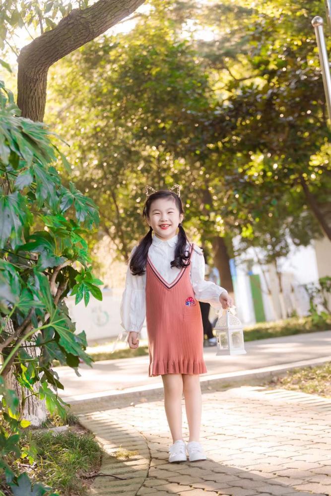 八岁小演员艺恩 定档《东方少年志》剧组_腾讯新闻