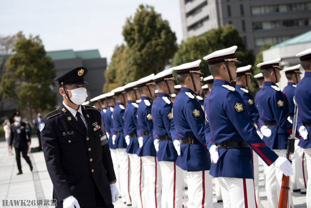 美防長訪問日本自衛隊儀仗隊接受檢閱新禮服中二氣息濃郁