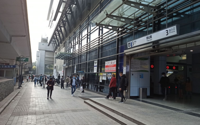 四公里航拍;如今的四公里早已成为了繁华市区,紧邻南坪商圈,3号线和