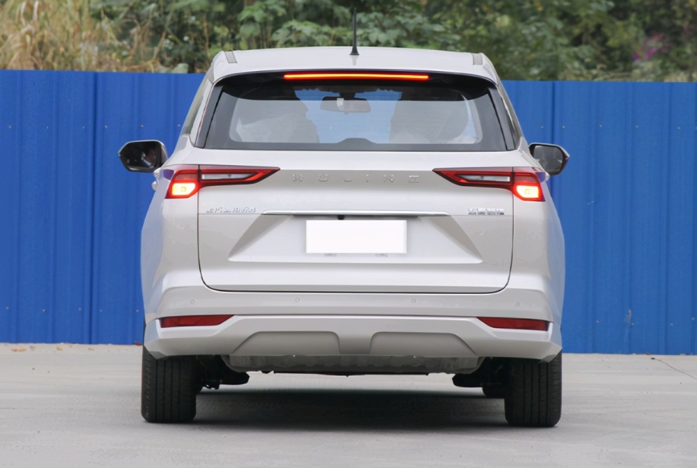 6座 1.5t动力 高颜值,8万多就配精英型mpv,上汽通用又厚道了