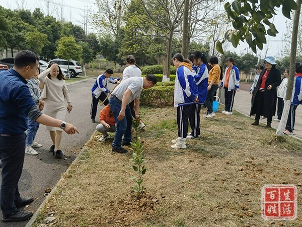 此次活动进一步树立了师生们绿色环保意识,增强了师生的劳动观念,锻炼