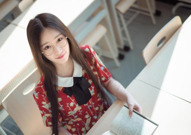 海航校花体重90斤,身高170cm,美貌与智慧共存,迷倒众人