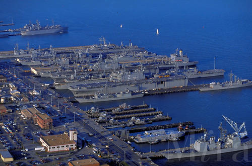 美军航母护卫舰船漏油故障频发刚出海就掉队