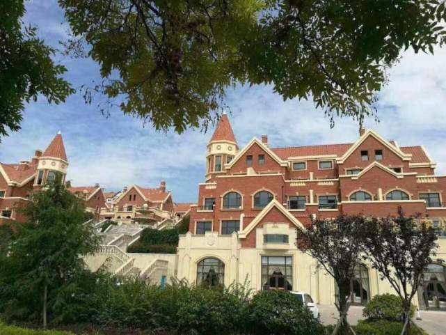 青岛西海岸新区颐海蓝湾房产证办不了延期交房2年违约金仅赔了6000多