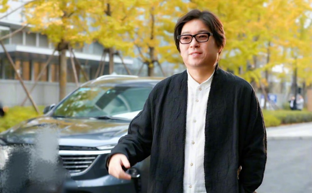 暴瘦26斤又割双眼皮高晓松的清醒扯下了中年男明星的遮羞布