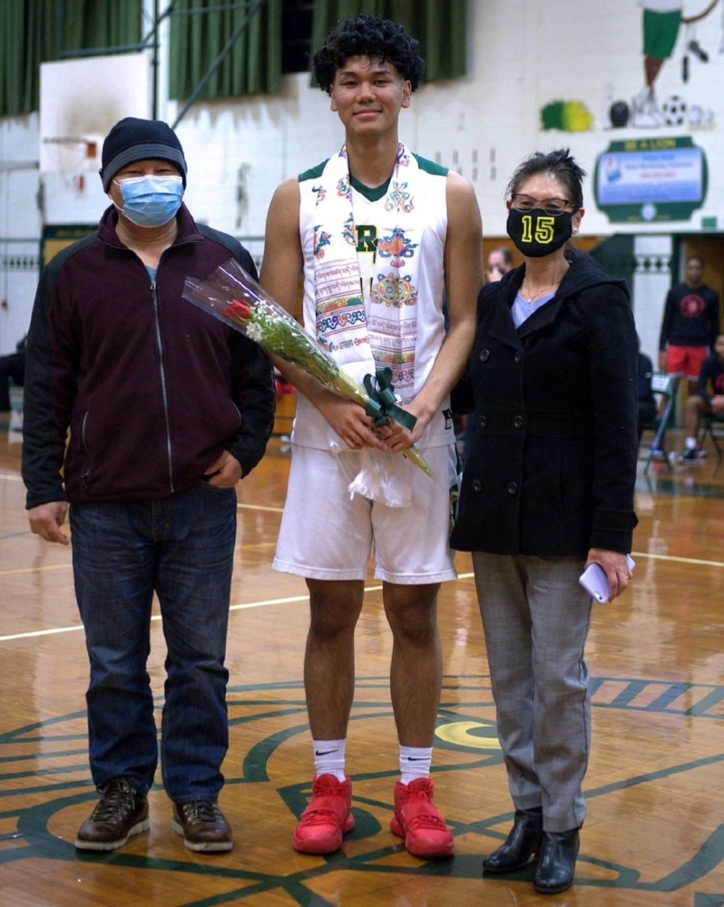 选择大于努力,三点理由,姚明应考虑归化藏裔小前锋次仁根甲_腾讯新闻