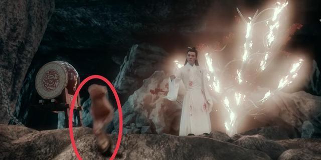 无常鬼开心鬼回忆说,当温客行谋篡夺王位时,这位老鬼主被他活生生剥皮