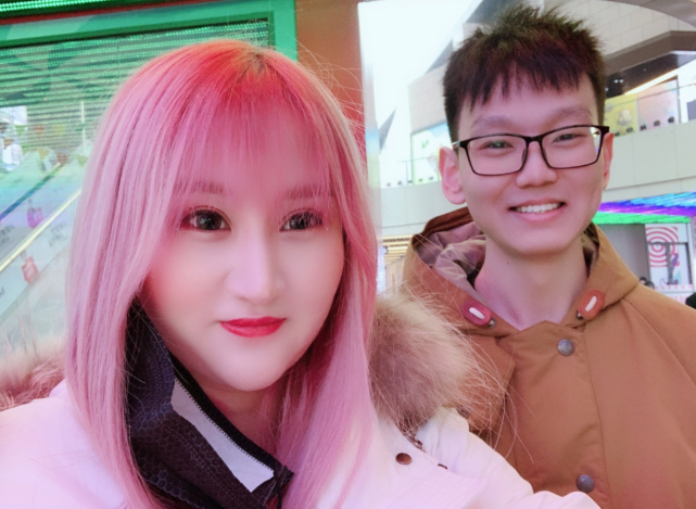 还说fly女友是电竞一嫂梦泪晒女友6年前旧照ec版lisa现世