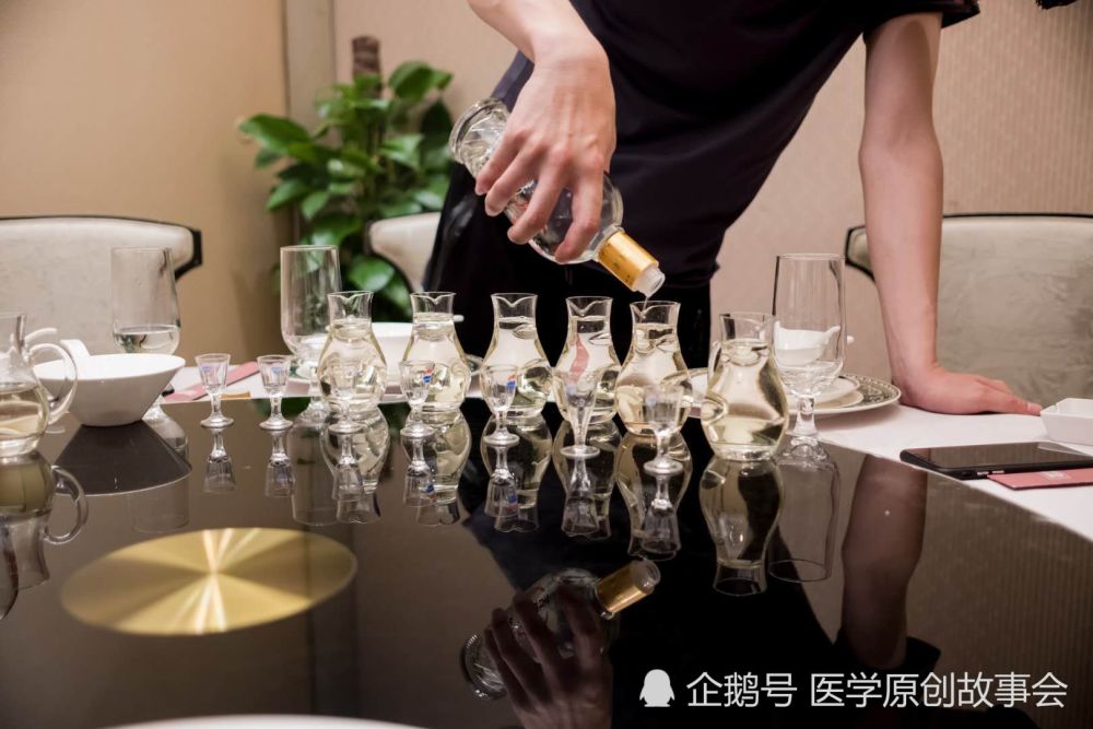 38岁男子喝两斤白酒苦熬十天去世妻子痛哭为了家庭他太拼命