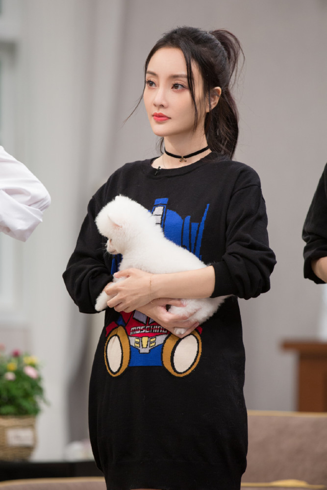 李小璐衣服品味在线皮衣搭绿色休闲裤潮流洋气美得像换了个人