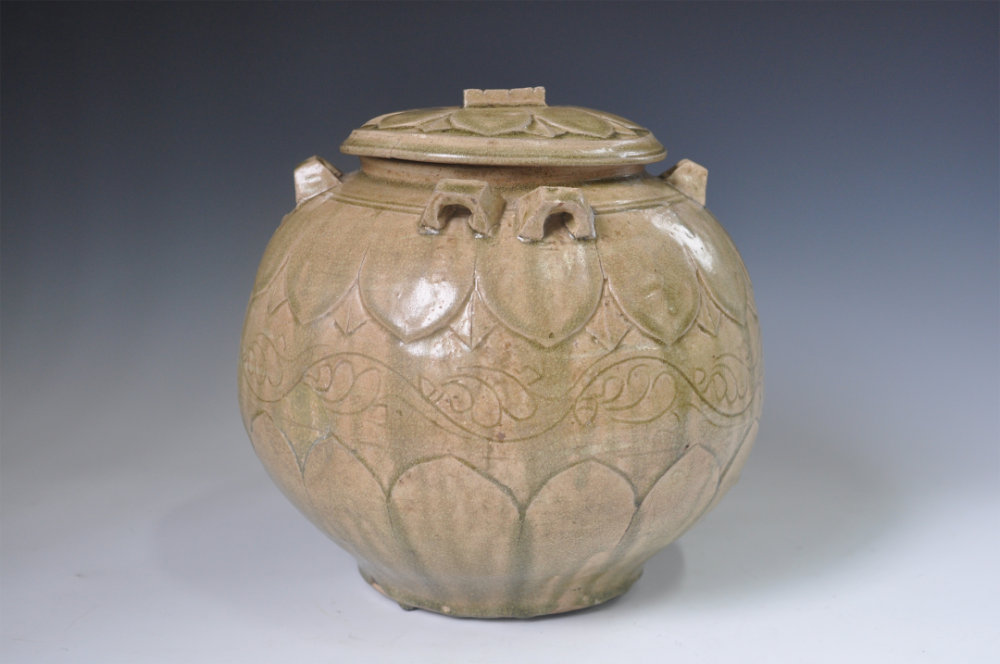 镇馆之宝|碧色一抹本天然,莲纹瓣瓣照我心:南朝青釉莲瓣纹盖罐_腾讯