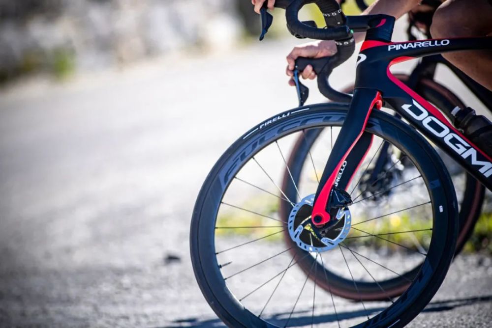 倍耐力全新的pzero第二代公路开口胎