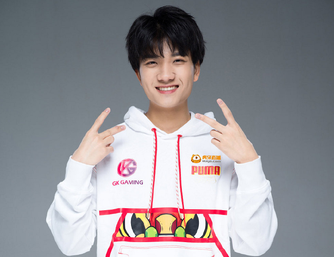 gk的打野鹏鹏,gk自古就有训练赛之神的称号,据说在2021年的季前赛中