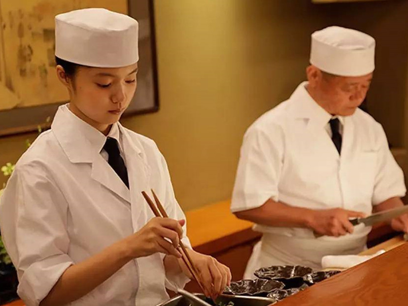 炒菜锅也要拗人设国产锅包装成日本制造匠人是中国演员扮演