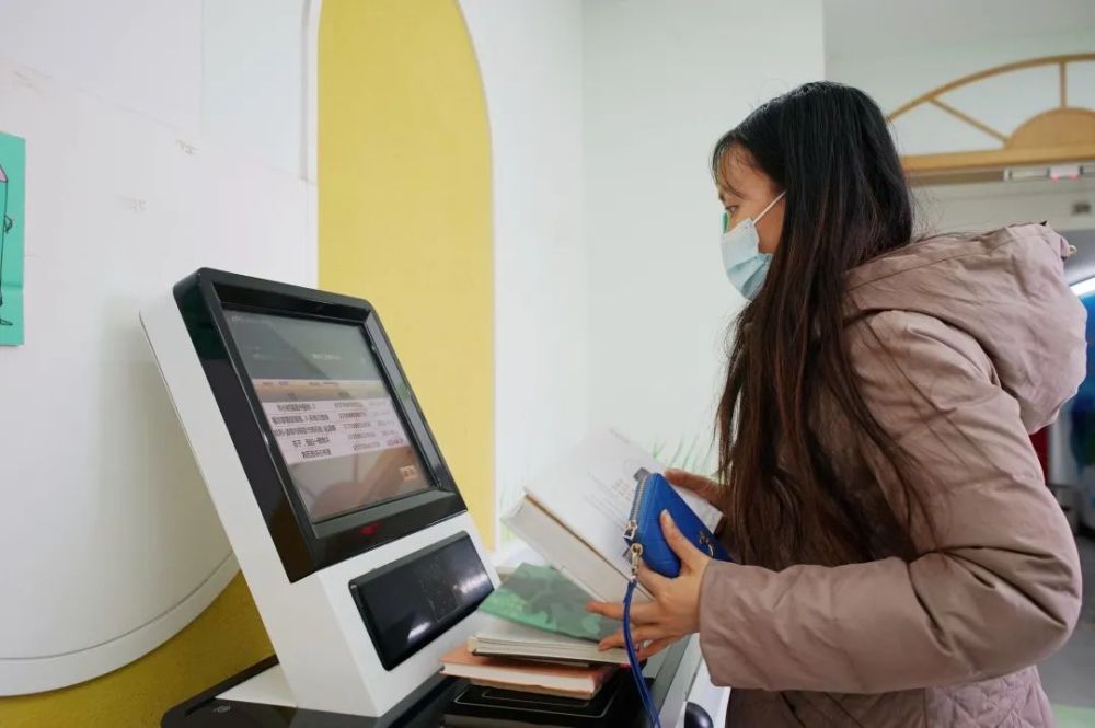 創城進行時打卡石景山區圖書館少兒館恢復開放變身高顏值