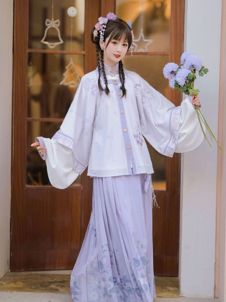 春天的"汉服"穿搭,清新舒爽又休闲,逛街,约会,郊游都能穿_腾讯新闻