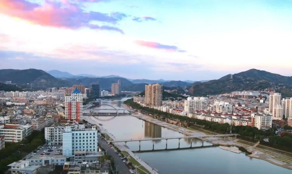 移步异景,美不胜收,这是福建省福鼎市全面落实河长制,保护母亲河带给