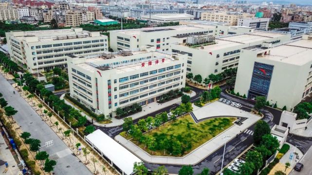2021年伊始,视频中的主角---安踏厦门同安智能工厂,在历经两年之久