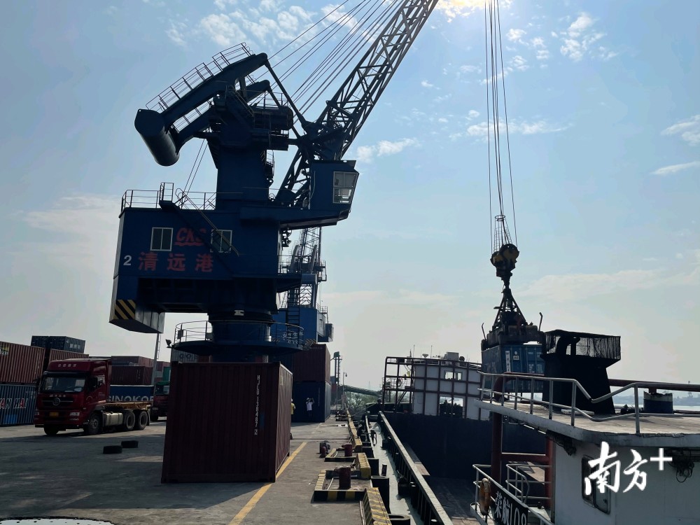 2分钟出闸清远港首票船边直提货物快速通关