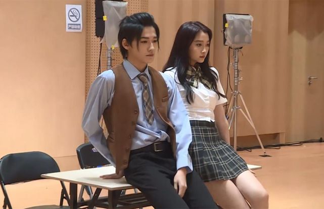 关晓彤宋亚轩跳舞花絮曝光被强制要求贴近身体这身材真实吗