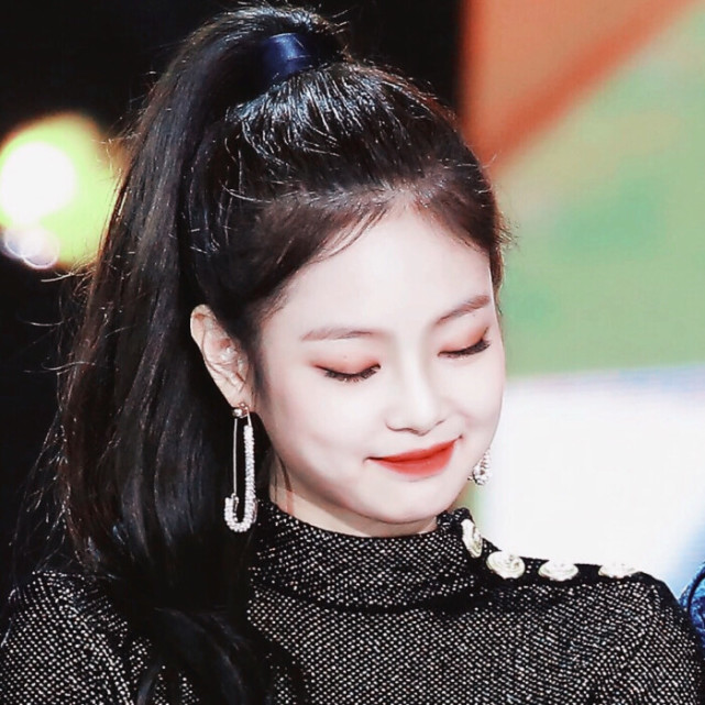 高马尾的金智妮气场满满!这样可甜可盐的妮妮谁不爱呢?_腾讯网