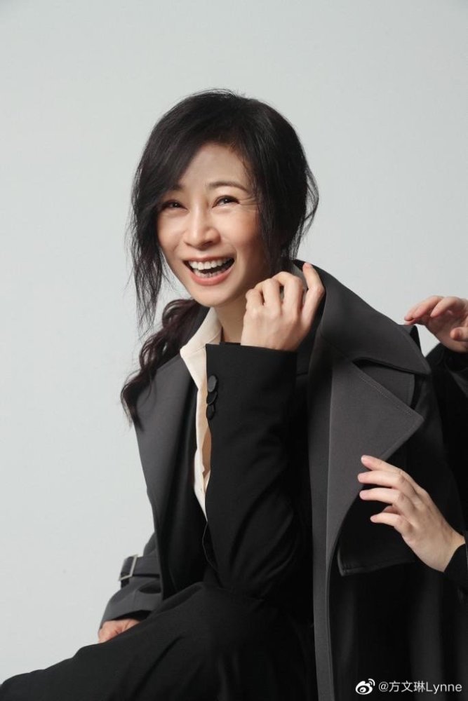 她曾与伊能静齐名,遭前夫出轨背叛,今56岁依旧美丽大方