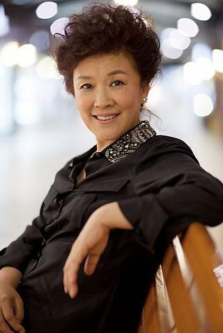 国家一级演员宋春丽终生未生育却在61岁当奶奶的年龄当了妈