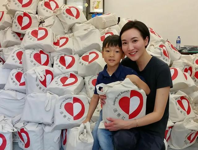 她是霍英东最低调的孙女,才能不输霍启刚,热心公益为霍家争了光