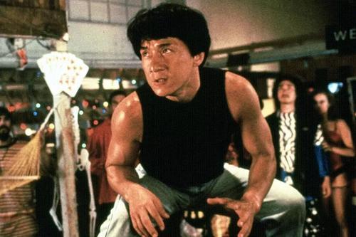 成龙身价200亿,哥靠退休金生活,李连杰哥年薪120万_腾讯新闻