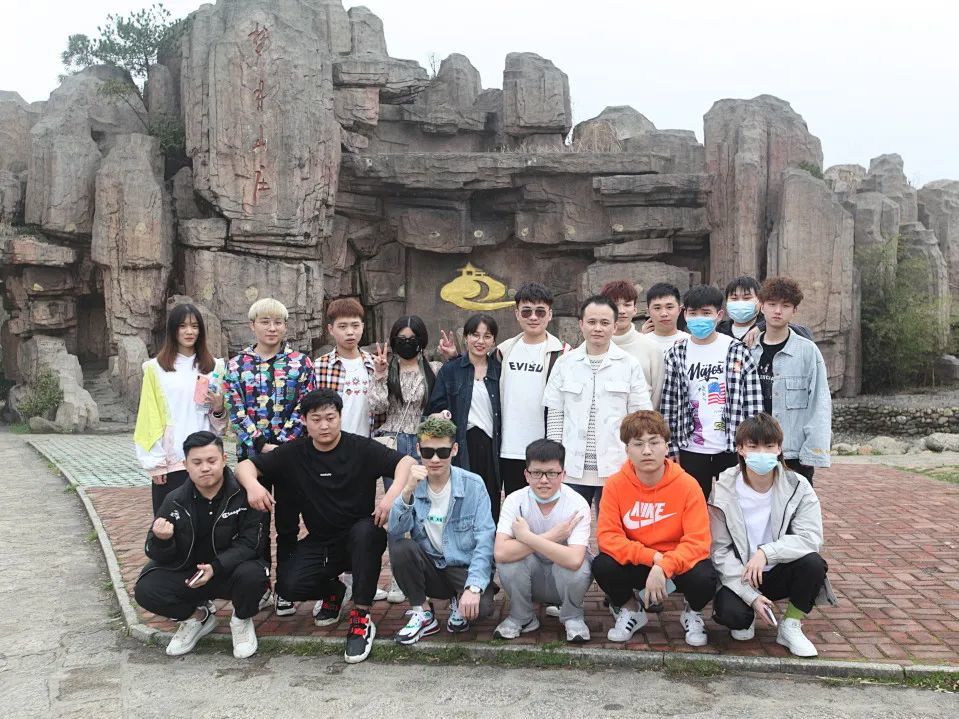 4000w粉丝游戏主播牧童约会明月山!