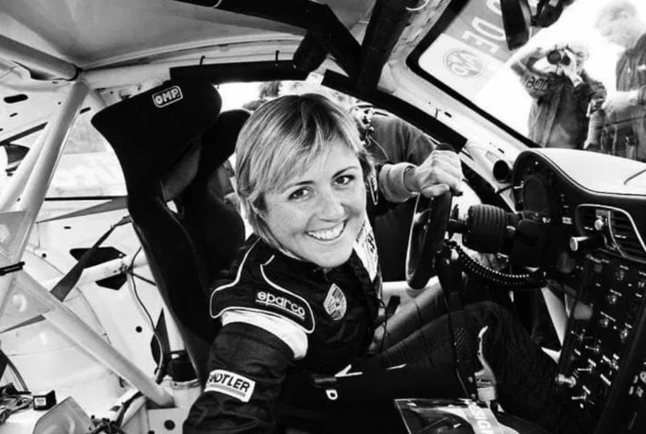 素有"纽北女王"之称的萨宾·施密茨在与癌症长期斗争后不幸去世,享年