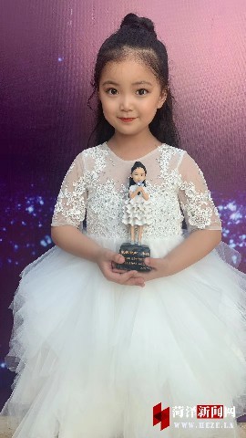 近年来,李悟的名气越来越大,粉丝也越来越多,不少人怀疑她的背后有