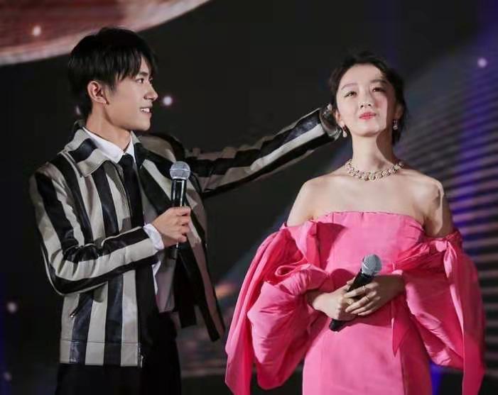 易烊千玺周冬雨避嫌为少年的你或将再合体绯闻已传2年